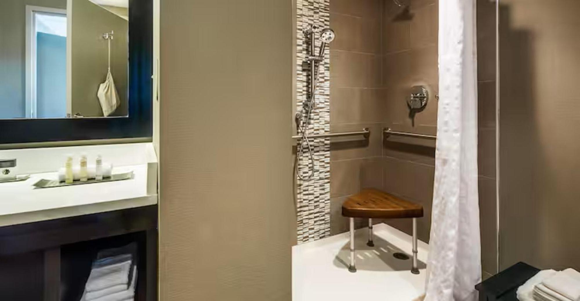 Doubletree By Hilton Hotel Largo Washington Dc Esterno foto